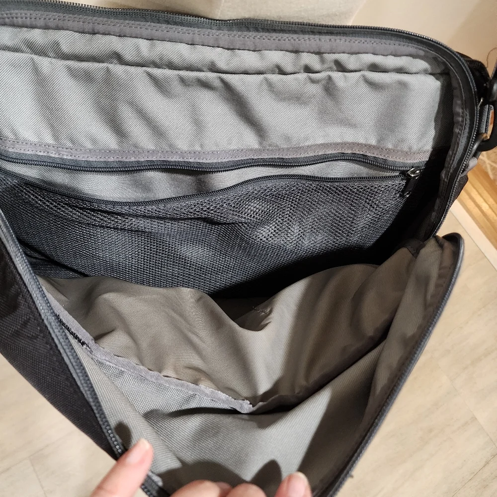 Patagonia Padded Messenger Bag Laptop Carrier Travel Bag Nylon Shoulder Strap